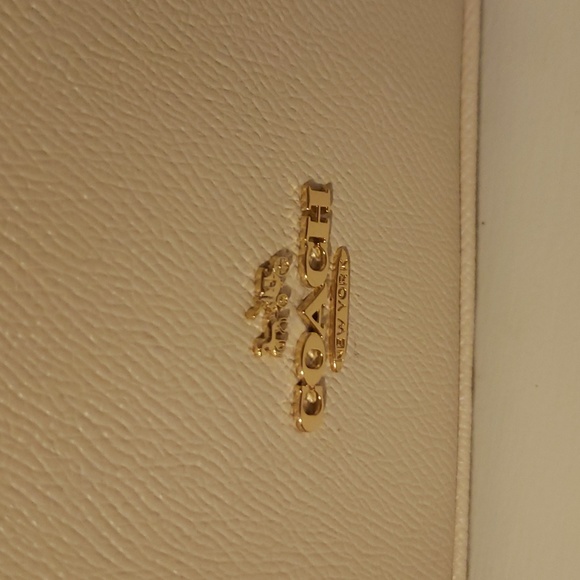 NWT Coach Katie Satchel Crossgrain Leather Purse Ivory/chalk color/ gold. - Picture 3 of 5